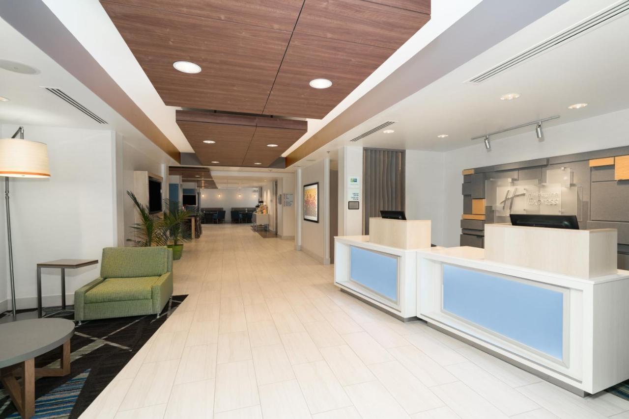 Holiday Inn Express Radcliff Fort Knox By Ihg Eksteriør bilde