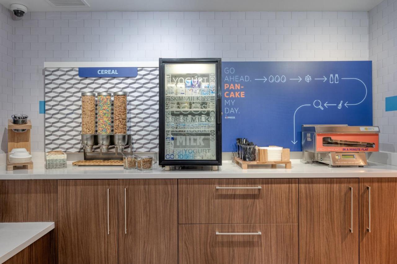 Holiday Inn Express Radcliff Fort Knox By Ihg Eksteriør bilde