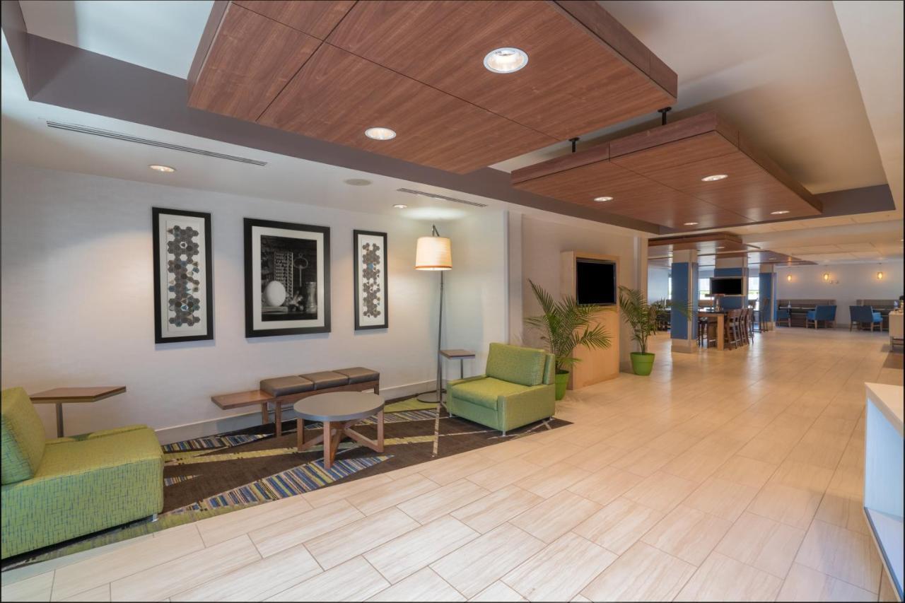 Holiday Inn Express Radcliff Fort Knox By Ihg Eksteriør bilde